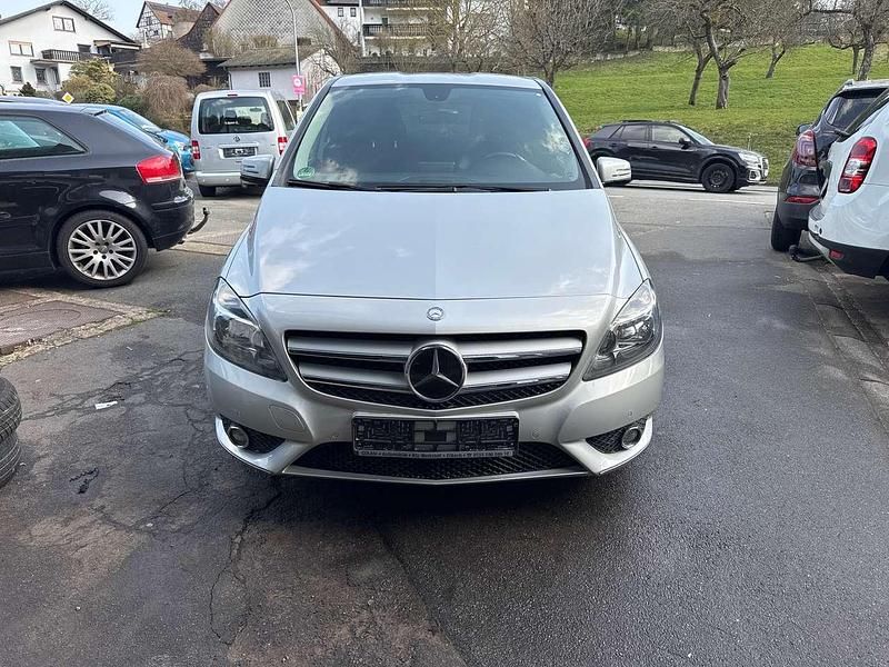 Gebraucht Mercedes B180 109 PS (80 kW) 2013 Silber Van / Kleinbus