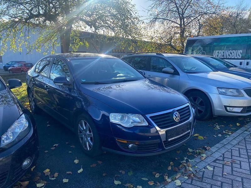 Blau Gebraucht 2008 VW Passat Trendline Limousine | 2.150 € (Superpreis) - Bild 1/4