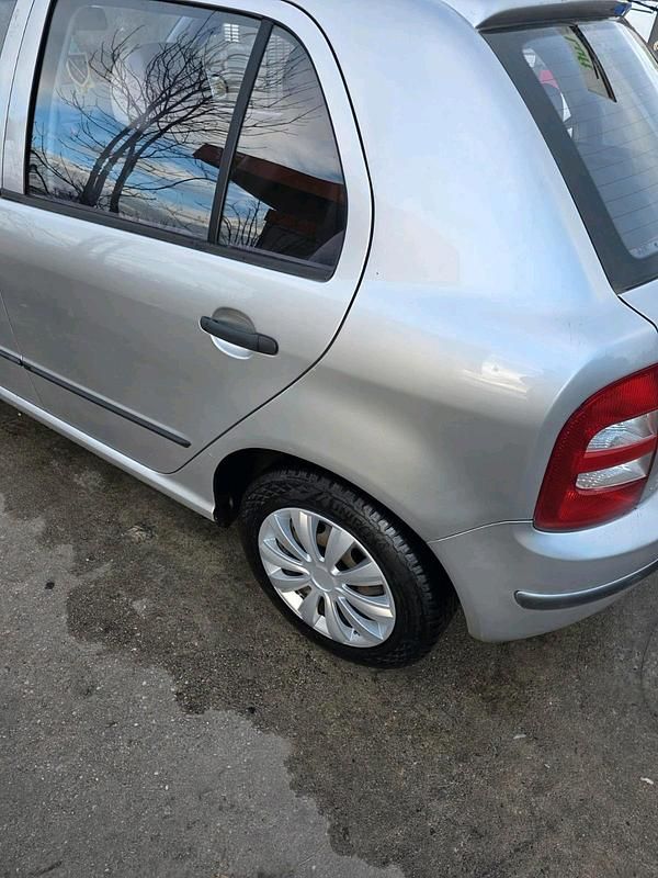 Gebraucht Skoda Fabia 59 PS (43 kW) 2002 Silber Kleinwagen