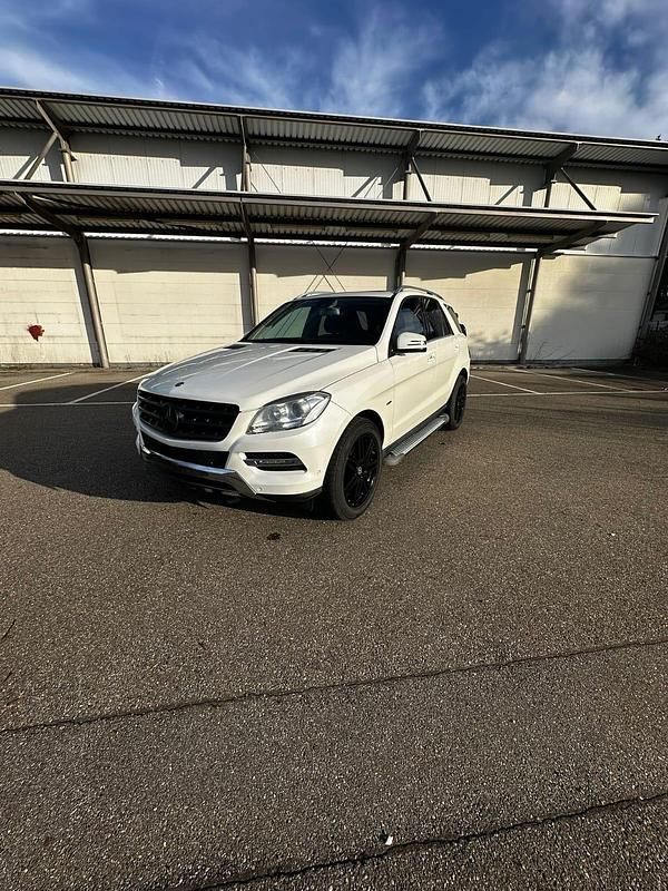 Weiß Gebraucht 2012 Mercedes ML350 SUV | 10.500 € (Superpreis) - Bild 1/4