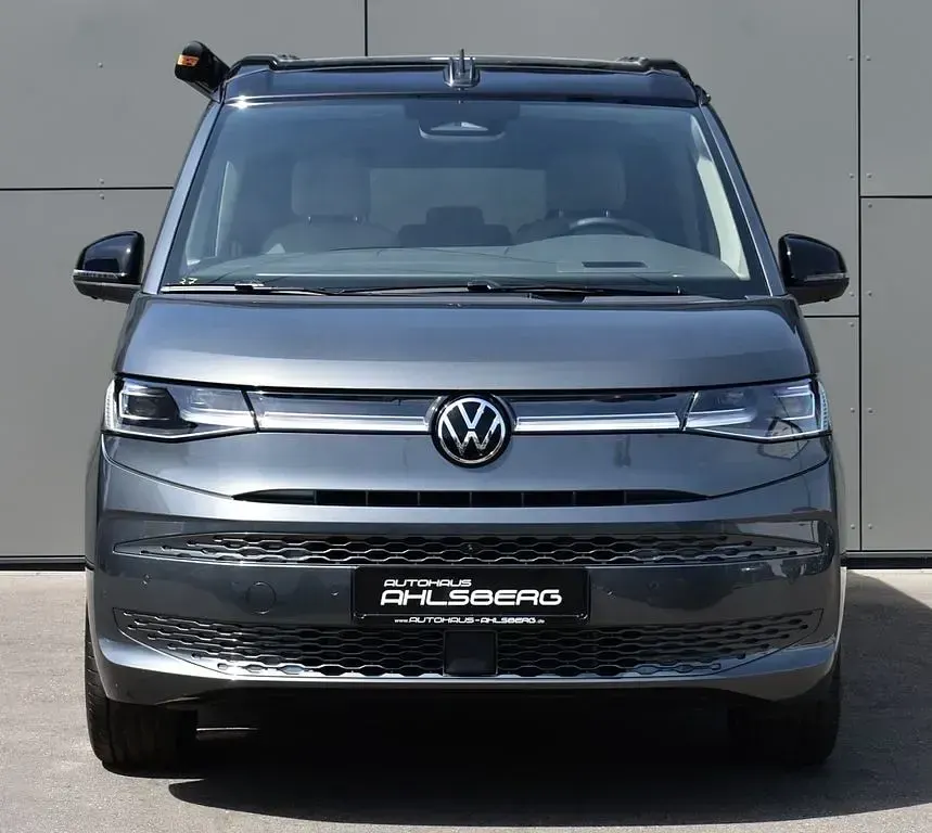 Neu VW California Beach 150 PS (110 kW) 2026 Grau Van
