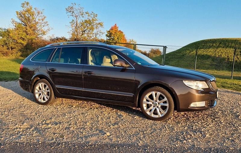 Gebraucht Skoda Superb Elegance 160 PS (117 kW) 2010 Braun Kombi