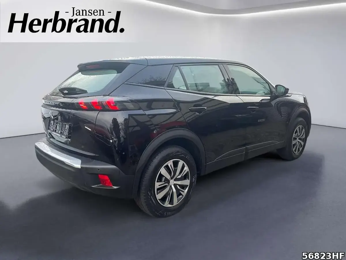 Gebraucht Peugeot e-2008 Active 100 kW (136 PS) 2021 Lackierung schwarz perla nera/ SUV