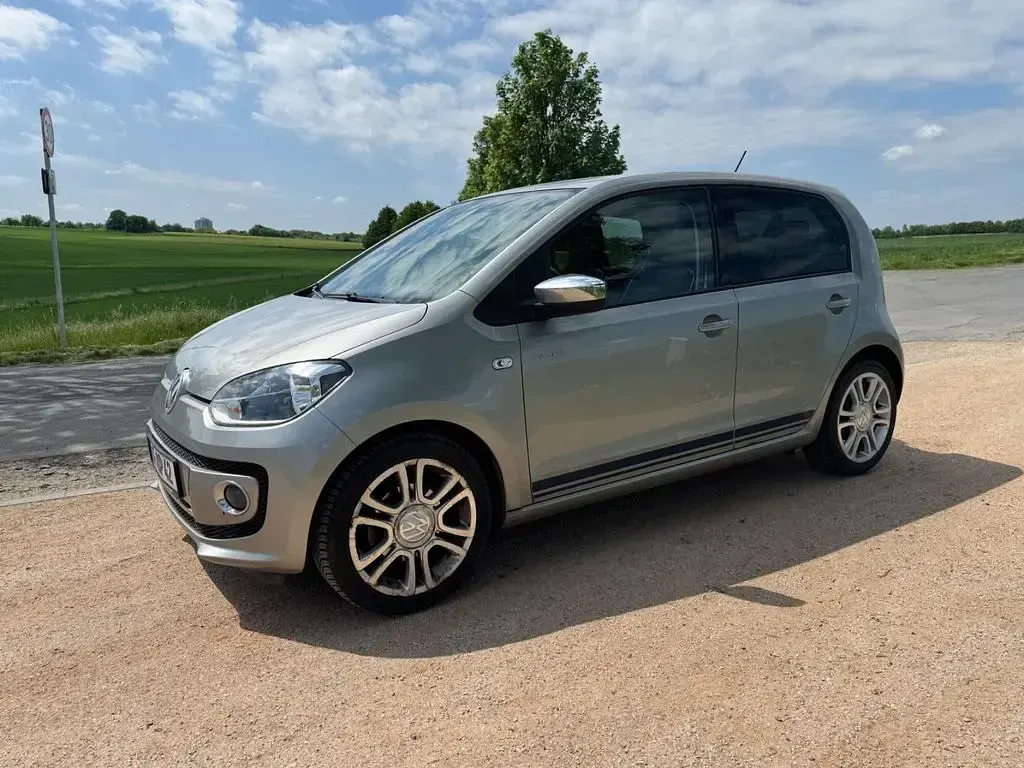 Używany VW up! 75 KM (55 kW) 2016 Srebrny Hatchback