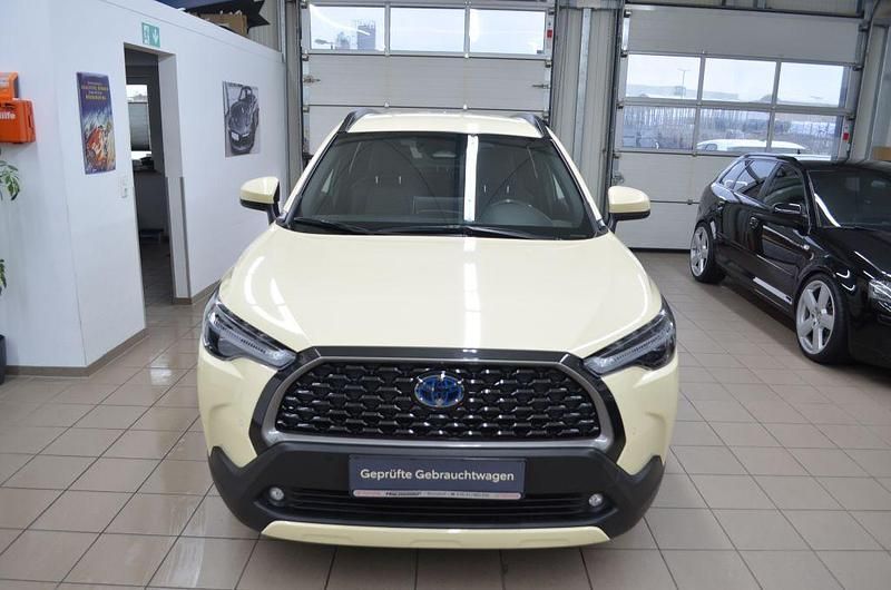 Gebraucht Toyota Corolla Cross Team 197 PS (144 kW) 2023 Schneeweiß SUV