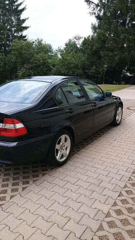 Schwarz Gebraucht 2002 BMW 318 Limousine | 949 € (Superpreis) - Bild 1/4