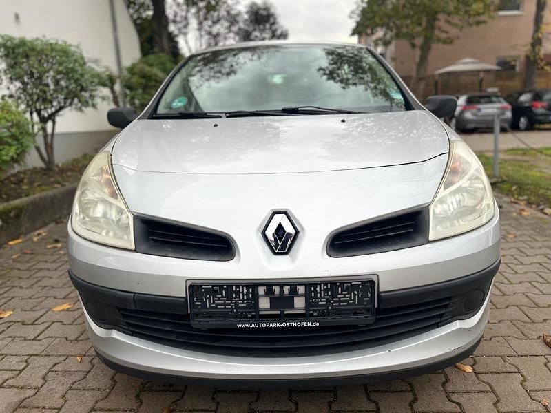 Gebraucht Renault Clio II 75 PS (55 kW) 2008 Silber Kleinwagen