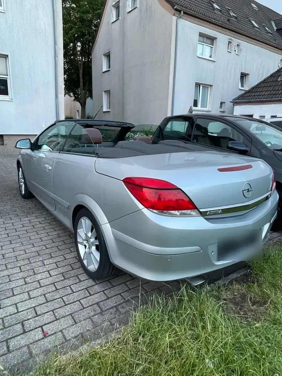 Gebraucht Opel Astra Edition 140 PS (102 kW) 2006 Silber Cabrio