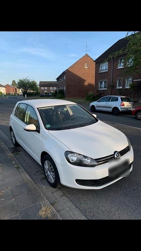 Gebraucht VW Golf VI 80 PS (58 kW) 2011 Weiß Kleinwagen