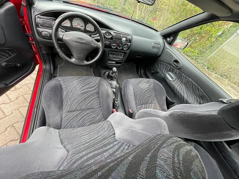 Second-hand Ford Escort 55 CP (40 kW) 1995 Roșu Coupe
