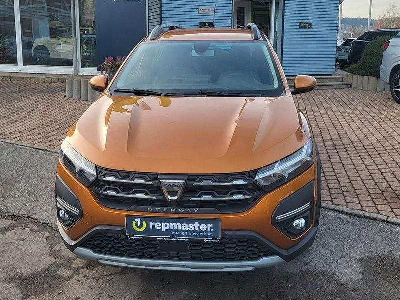 Orange Gebraucht 2021 Dacia Sandero Comfort Limousine | 15.490 € (Teuer) - Bild 1/4