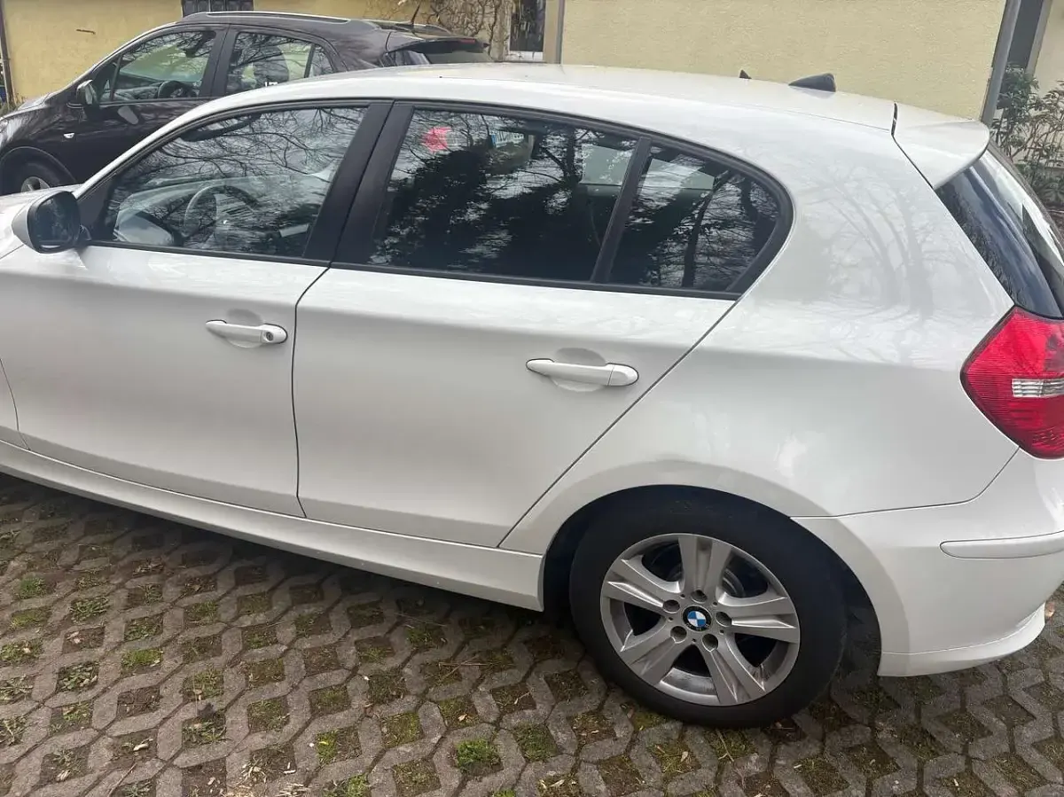 Używany BMW 116 122 KM (89 kW) 2011 Biały Hatchback