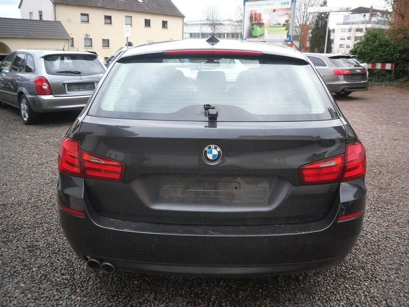 Gebraucht BMW 520 Performance 184 PS (135 kW) 2013 Grau Kombi