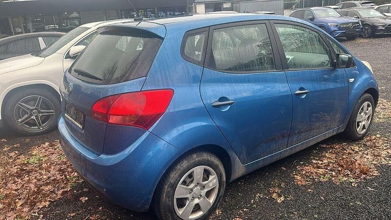 Second-hand Kia Venga Vision 90 CP (66 kW) 2011 Albastru Hatchback