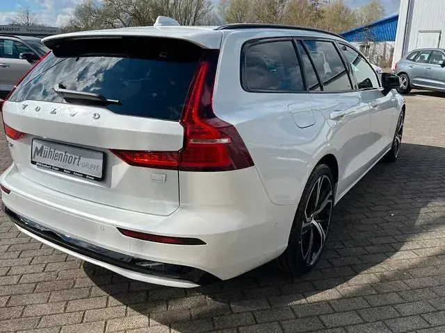 Gebraucht Volvo V60 Plus 398 PS (292 kW) 2024 Weiß Kombi