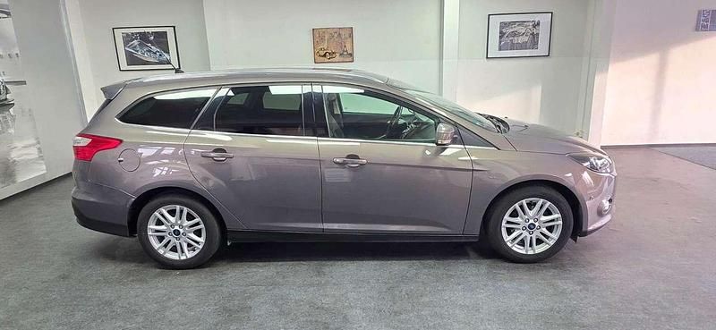 Grau Gebraucht 2013 Ford Focus Titanium Kombi | 5.900 € (Fairer Preis) - Bild 1/4