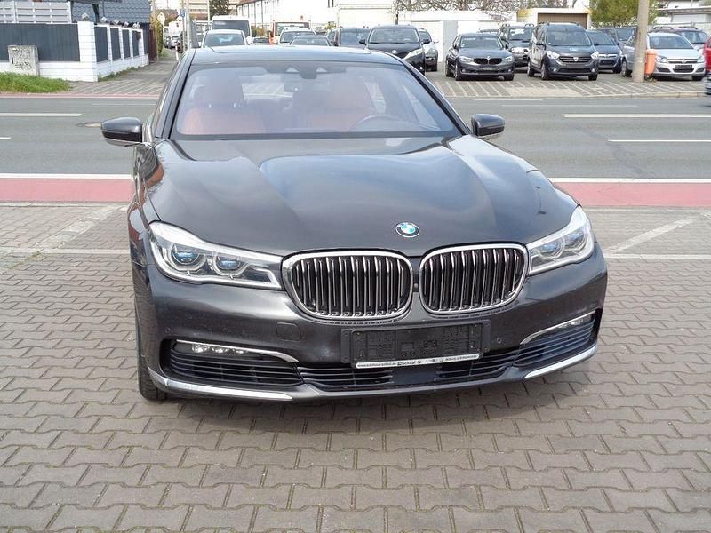 Gebraucht BMW 750L Performance 449 PS (330 kW) 2015 Grau Limousine