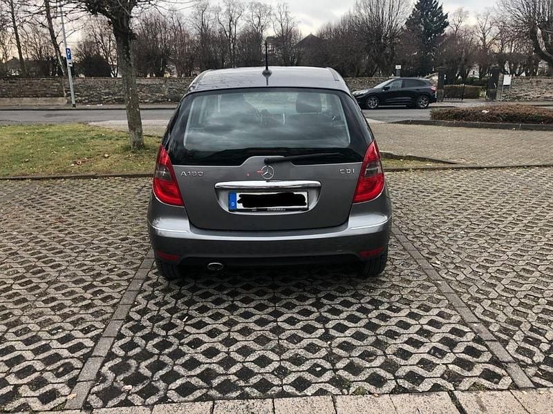 Gebraucht Mercedes A180 Avantgarde 109 PS (80 kW) 2011 Grau Van / Kleinbus