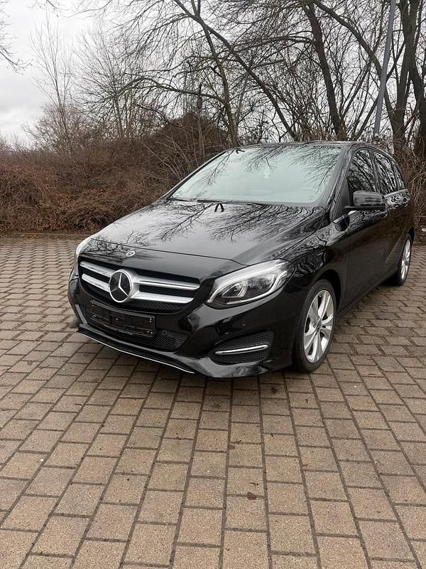 Gebraucht Mercedes B200 136 PS (100 kW) 2017 Schwarz Van / Kleinbus