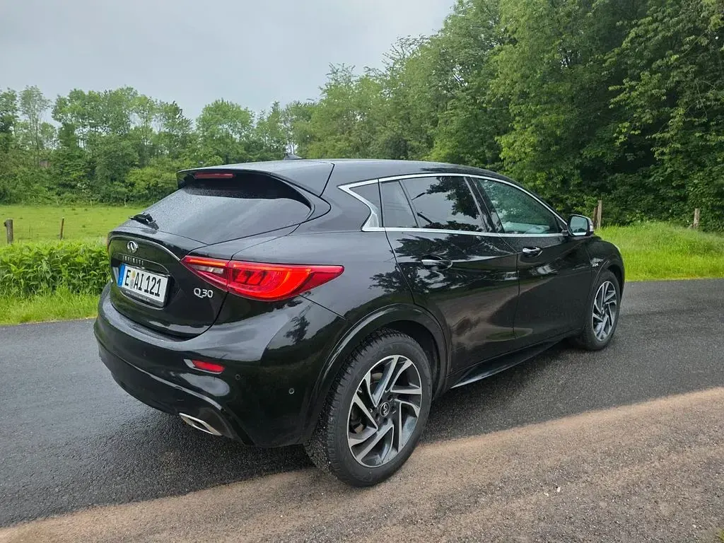 Gebraucht Infiniti Q30 170 PS (125 kW) 2016 Schwarz SUV