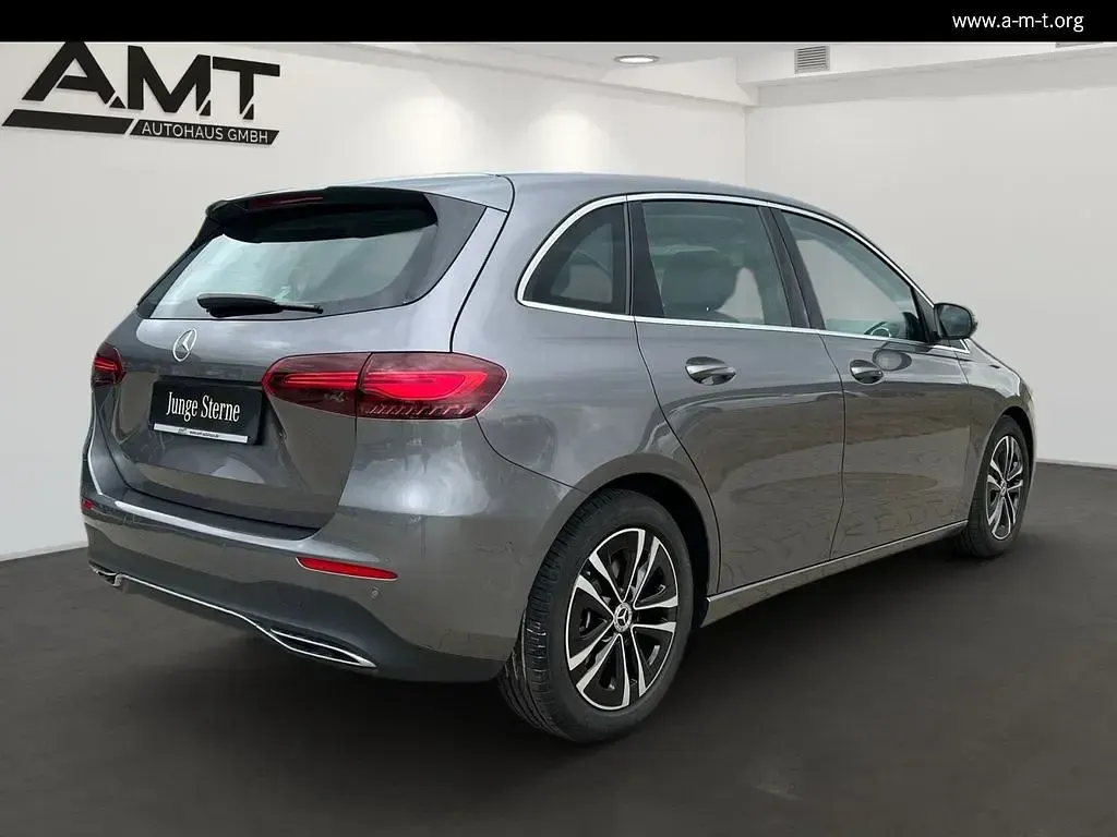 Gebraucht Mercedes B200 Progressive 163 PS (119 kW) 2024 Mountaingrau  met. Kleinwagen