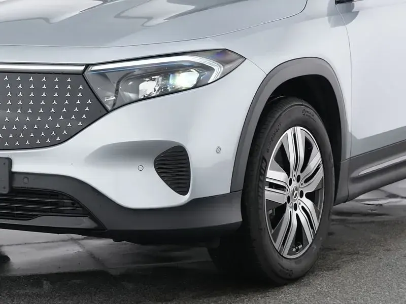 Gebraucht Mercedes EQB300 Night 168 kW (229 PS) 2025 Lack hightechsilber SUV
