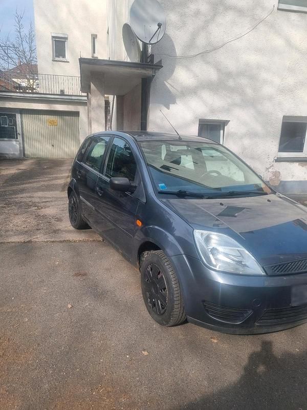 Gebraucht Ford Fiesta 85 PS (62 kW) 2005 Grau Kleinwagen