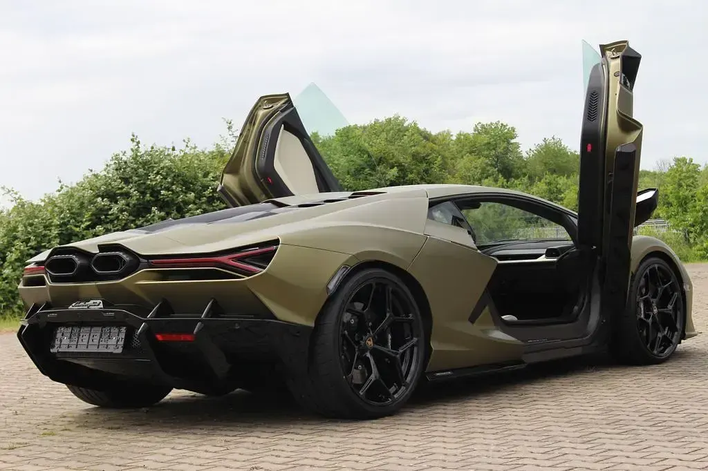 Neu Lamborghini Revuelto 1016 PS (747 kW) 2026 Grün Coupé