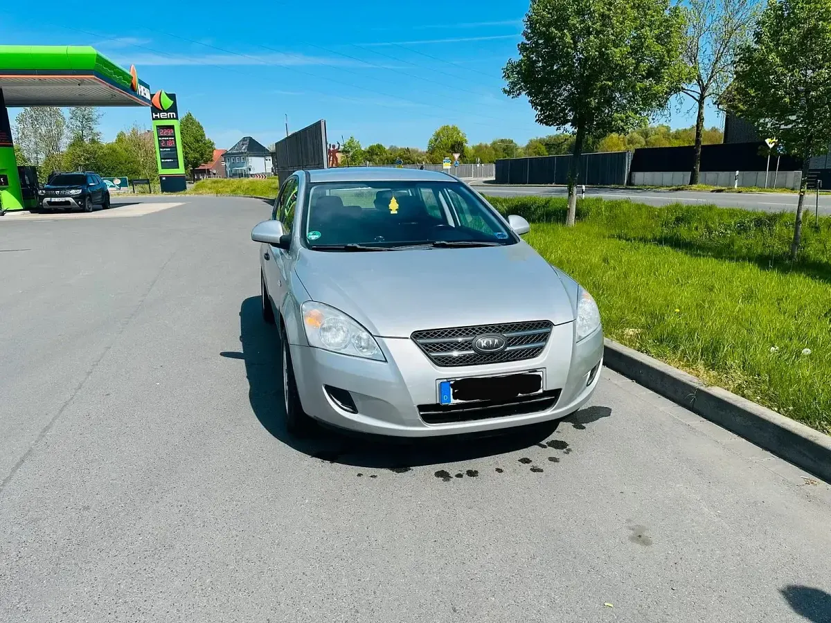 Używany Kia Ceed 126 KM (92 kW) 2009 Szary Hatchback