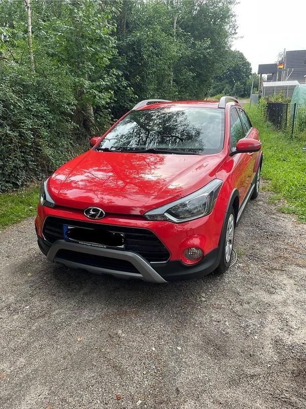 Rot Gebraucht 2021 Hyundai i20 Active Kleinwagen | 12.499 € (Guter Preis) - Bild 1/4