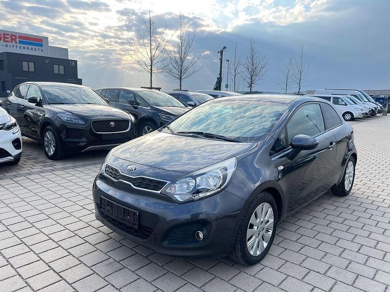 Gebraucht Kia Rio FIFA World Cup Edition 86 PS (63 kW) 2014 Grau Kleinwagen