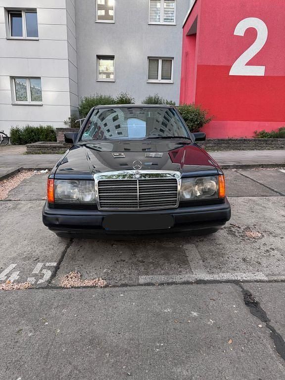 Schwarz Gebraucht 1987 Mercedes E230 Limousine | 5.500 € - Bild 1/4