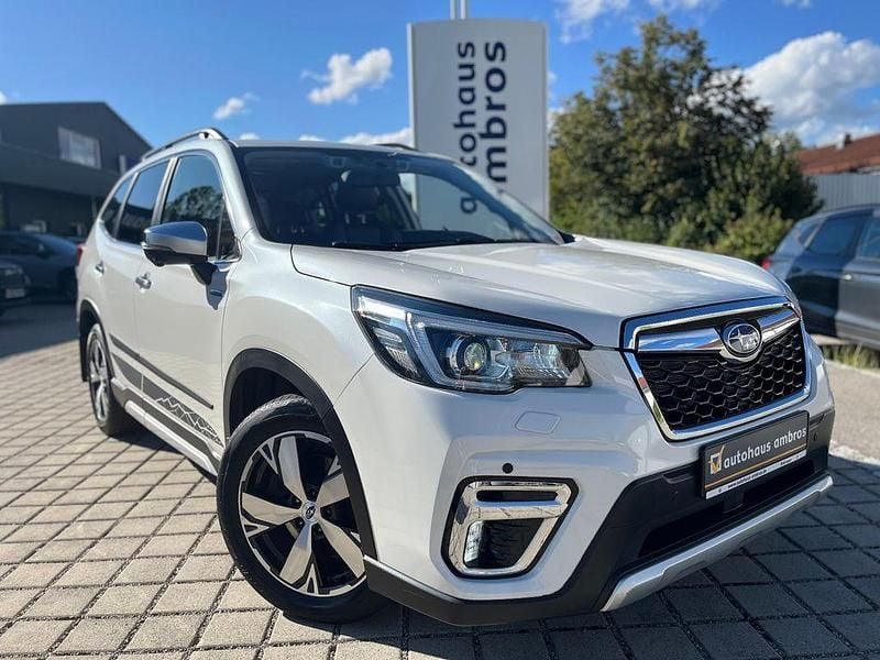 Crystal white Gebraucht 2020 Subaru Forester Platinum SUV | 22.989 € (Fairer Preis) - Bild 1/4
