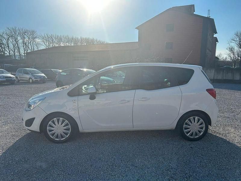 Gebraucht Opel Meriva 110 PS (80 kW) 2012 Weiß Van / Kleinbus
