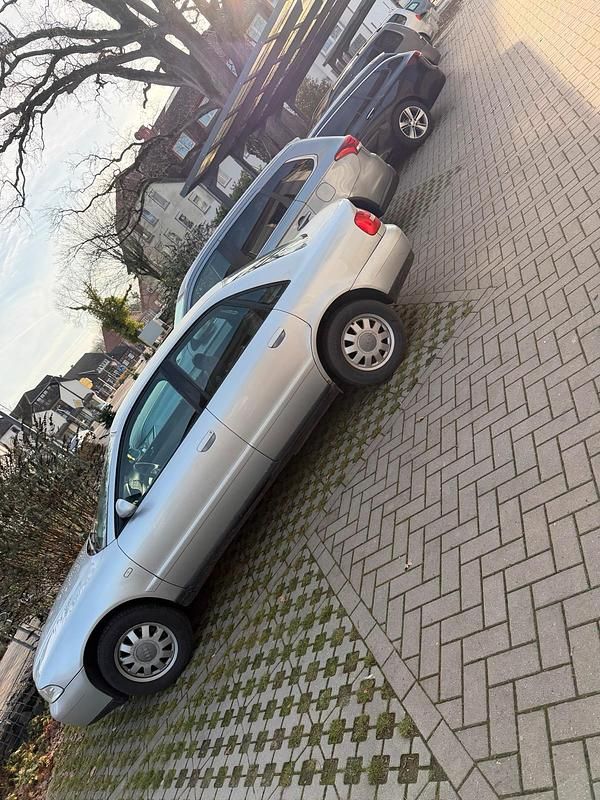 Gebraucht Audi A4 90 PS (66 kW) 1999 Silber Limousine