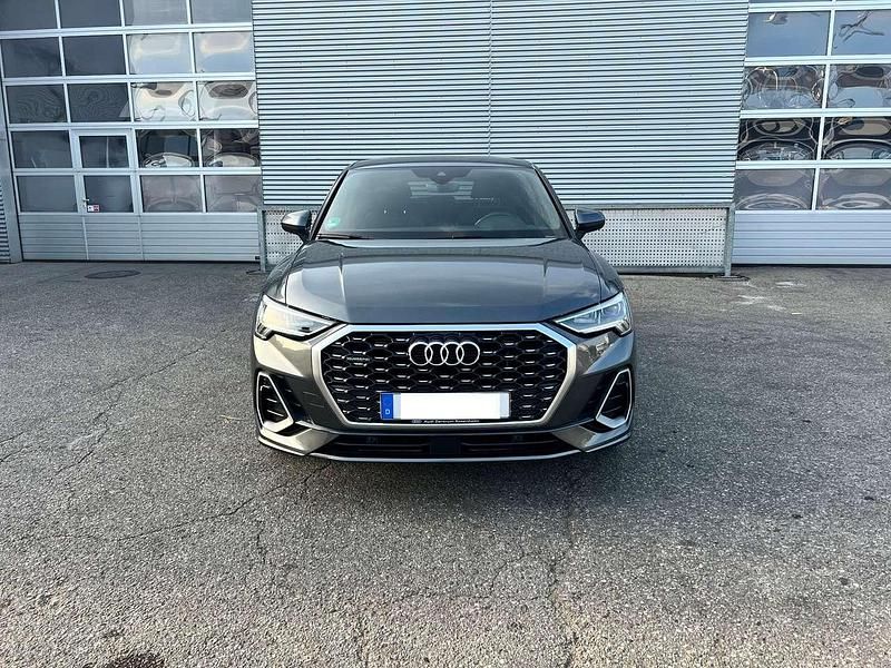 Grau Gebraucht 2019 Audi Q3 Sportback S-Line SUV | 34.990 € (Etwas zu teuer) - Bild 1/4