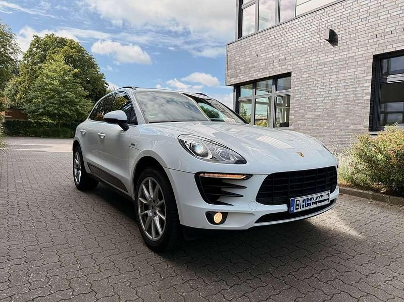 Weiß Gebraucht 2015 Porsche Macan S SUV | 33.800 € (Guter Preis) - Bild 1/4