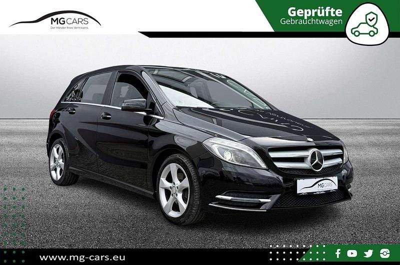Kosmosschwarz Gebraucht 2013 Mercedes B200 Urban Van / Kleinbus | 10.950 € (Fairer Preis) - Bild 1/4