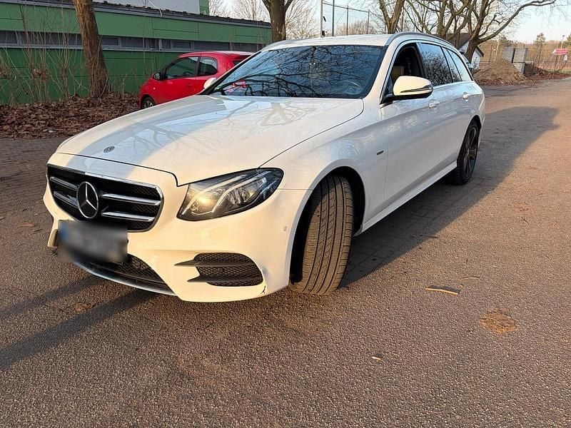 Weiß Gebraucht 2020 Mercedes E220 AMG Kombi | 21.000 € (Superpreis) - Bild 1/4