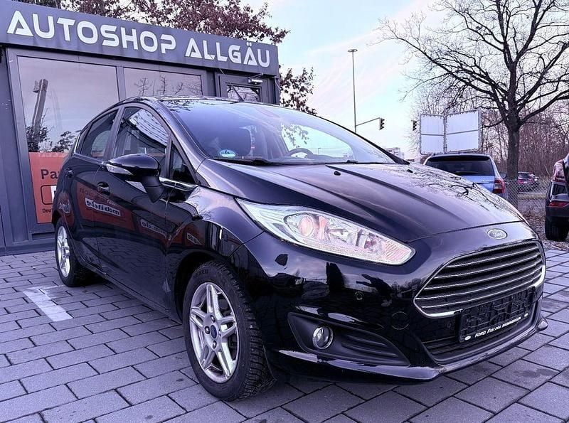 Schwarz Gebraucht 2015 Ford Fiesta Titanium Kleinwagen | 8.490 € (Fairer Preis) - Bild 1/4