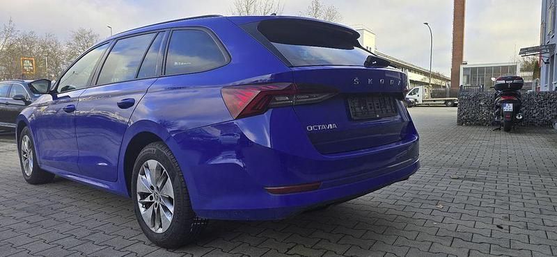 Gebraucht Skoda Octavia Ambition 116 PS (85 kW) 2022 Blau Kombi