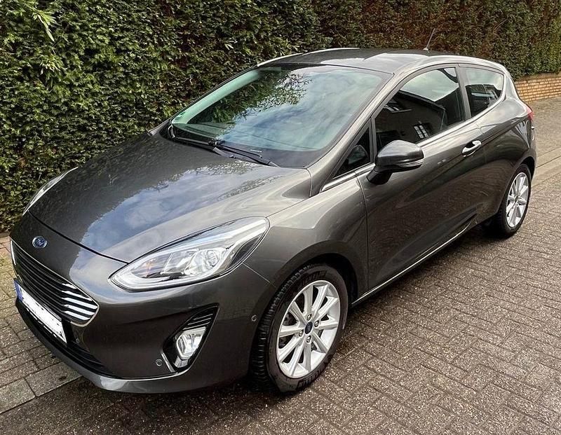 Gebraucht Ford Fiesta Titanium 86 PS (63 kW) 2018 Grau Kleinwagen