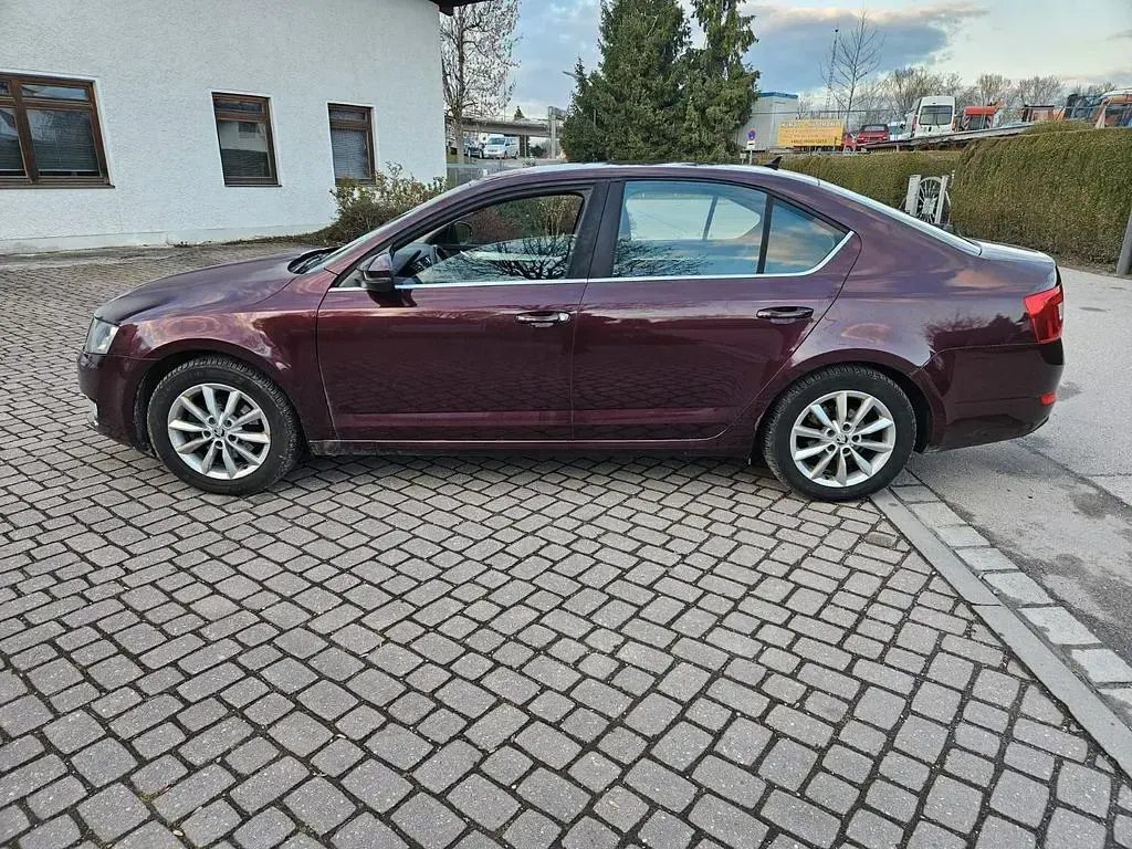 Gebraucht Skoda Octavia Elegance 150 PS (110 kW) 2013 Rot Limousine