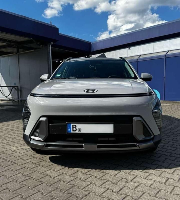 Grau Gebraucht 2023 Hyundai Kona Prime SUV | 27.500 € (Fairer Preis) - Bild 1/4