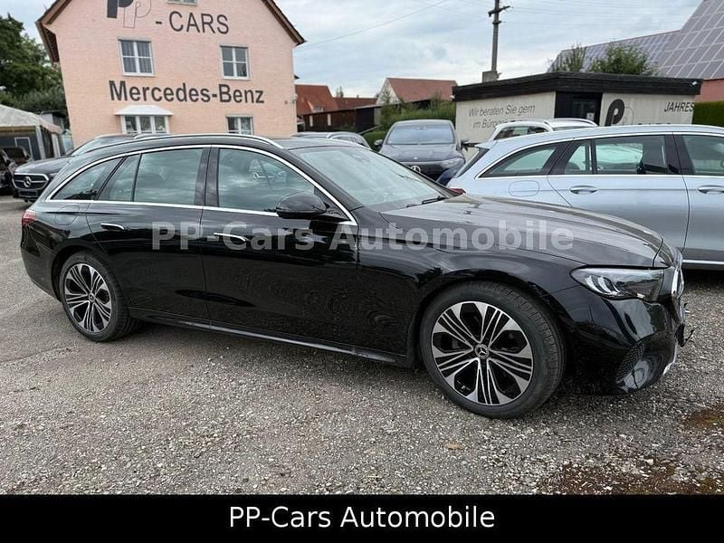 Obsidianschwarzmet. Gebraucht 2024 Mercedes E220 Kombi | 43.750 € (Superpreis) - Bild 1/4
