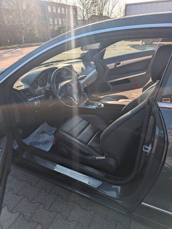 Gebraucht Mercedes E220 170 PS (125 kW) 2013 Grau Coupé