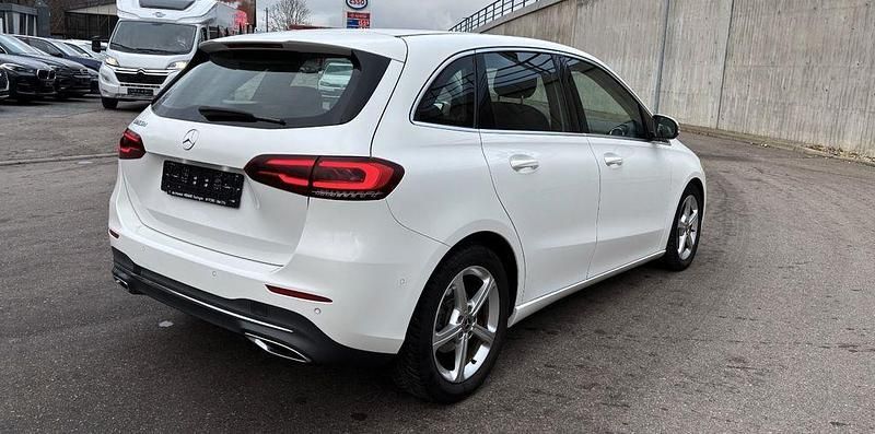 Gebraucht Mercedes B200 150 PS (110 kW) 2020 Weiß Van / Kleinbus