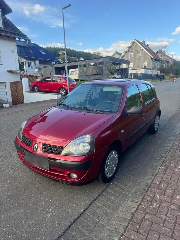 Rot Gebraucht 2003 Renault Clio II Kleinwagen | 1.850 € (Fairer Preis) - Bild 1/4