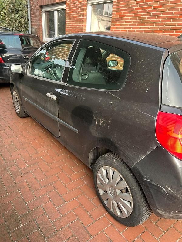 Gebraucht Renault Clio II 74 PS (54 kW) 2008 Schwarz Kleinwagen