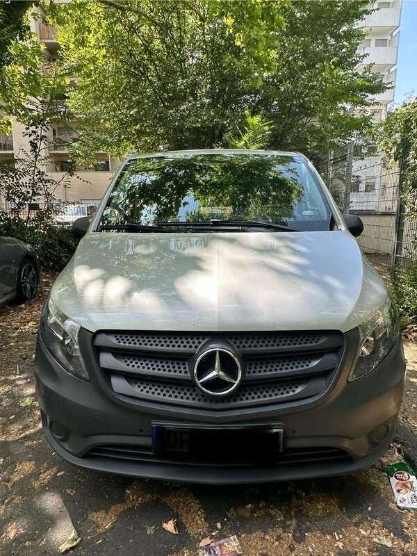 Grau Gebraucht 2019 Mercedes Vito Van / Kleinbus | 27.500 € (Fairer Preis) - Bild 1/4